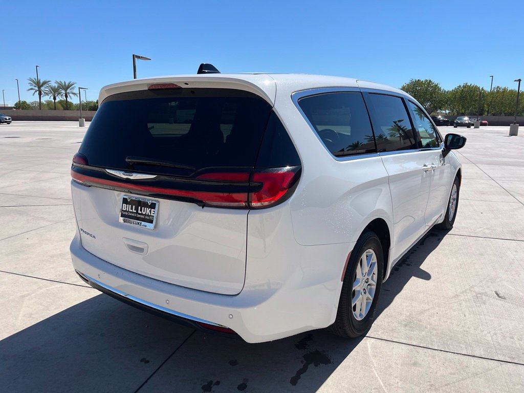 Certified 2025 Chrysler Pacifica Select FWD image 7