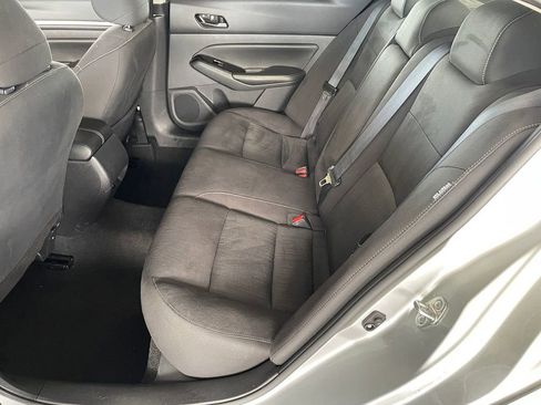 Used 2023 Nissan Altima 2.5 SV image 10