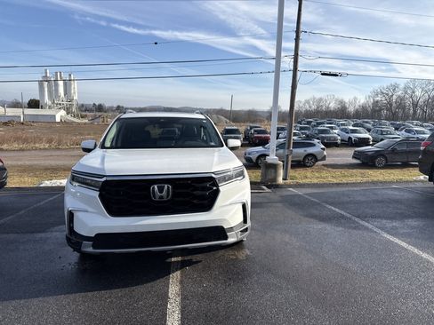 Used 2023 Honda Pilot Touring image 8