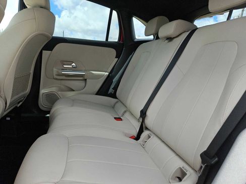 Used 2025 Mercedes-Benz GLA 250 image 17