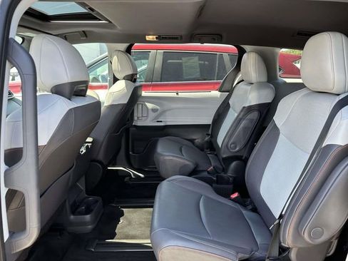 Used 2023 Toyota Sienna XSE AWD/4WD image 14