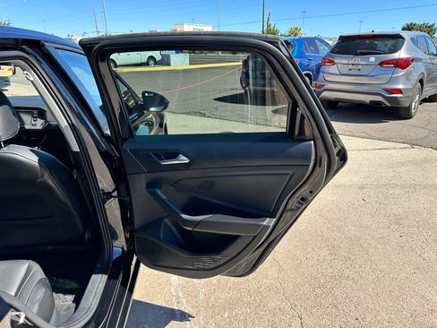 Used 2023 Volkswagen Jetta SE w/ Panoramic Sunroof Package image 40