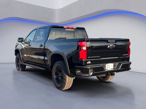 Used 2025 Chevrolet Silverado 1500 ZR2 w/ Technology Package image 11
