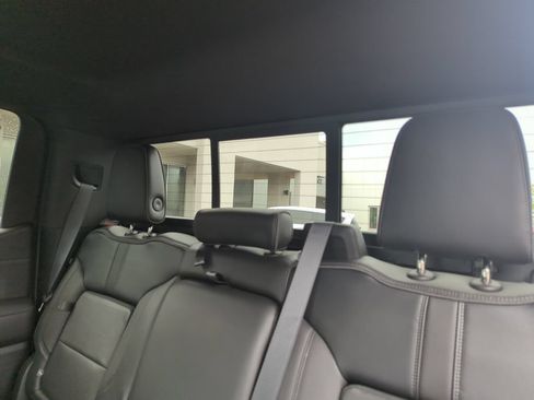 Used 2020 Chevrolet Silverado 1500 High Country w/ Technology Package AWD/4WD image 30