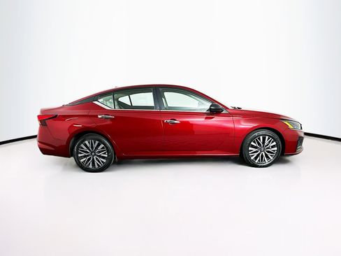 Used 2025 Nissan Altima 2.5 SV image 10