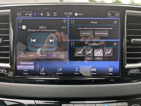 Used 2024 Chrysler Pacifica Touring-L FWD image 28
