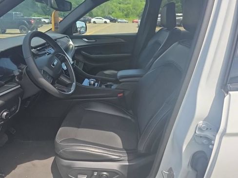Used 2023 Jeep Grand Cherokee L Laredo AWD/4WD image 11