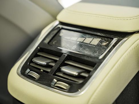 Used 2025 Volvo XC90 T8 Ultra w/ Protection Package Premier AWD/4WD image 33
