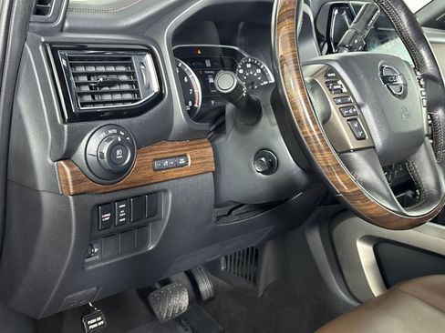 Used 2021 Nissan Titan Platinum Reserve w/ Moonroof Package image 12