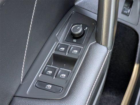 Used 2024 Volkswagen Tiguan SE R-Line image 26