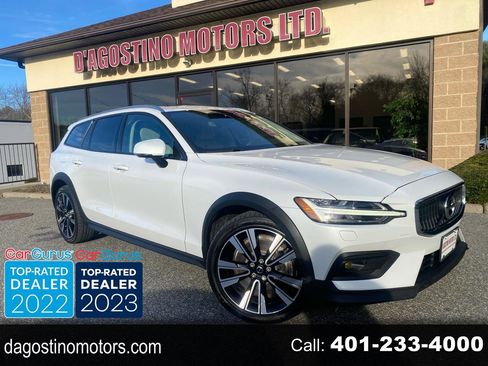 Used 2022 Volvo V60 T5 Cross Country w/ Advanced Package image 1