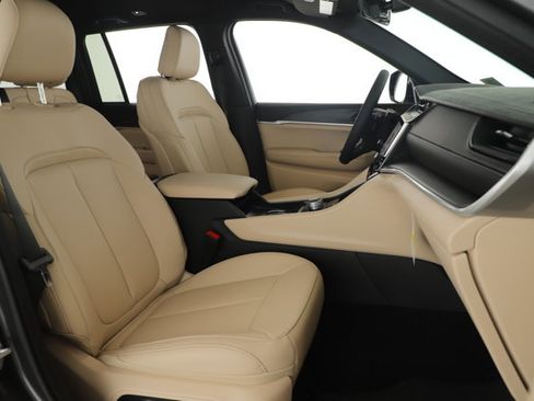 New 2026 Jeep Grand Cherokee Limited RWD image 22