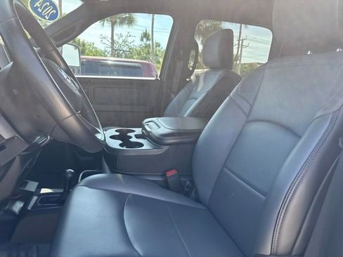 Used 2024 RAM 3500 Tradesman w/ Chrome Appearance Group AWD/4WD image 6