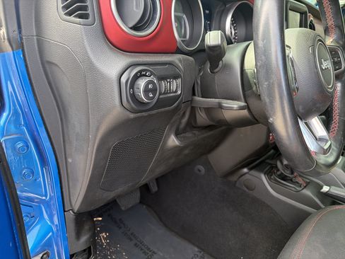 Used 2021 Jeep Gladiator Rubicon w/ Trailer Tow Package AWD/4WD image 32