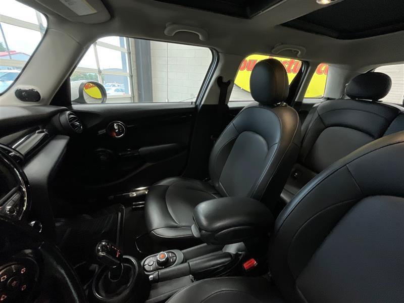 Used 2021 MINI Cooper 4-Door Hardtop w/ Premium Package FWD image 12