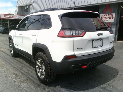 Used 2022 Jeep Cherokee Trailhawk w/ Comfort/Convenience Group AWD/4WD image 3