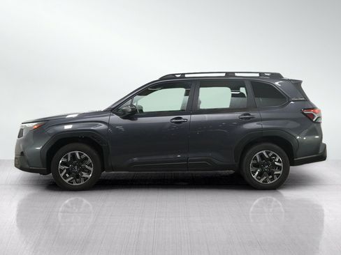 Used 2025 Subaru Forester Premium AWD/4WD image 2