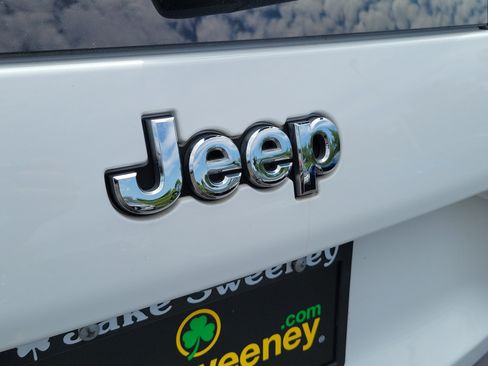 Used 2019 Jeep Cherokee Limited AWD/4WD image 7