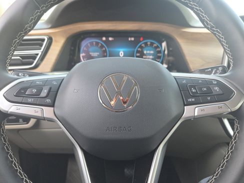 Used 2025 Volkswagen Atlas SE image 29