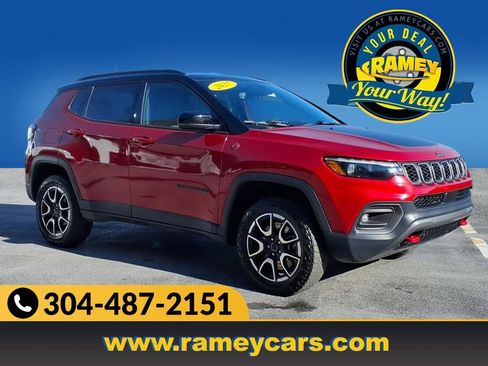 Used 2025 Jeep Compass Trailhawk w/ Trailhawk Elite Group image 1