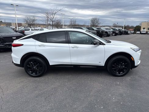 Used 2025 Buick Envista Sport Touring image 2