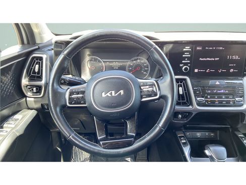 Used 2023 Kia Sorento LX AWD/4WD image 13