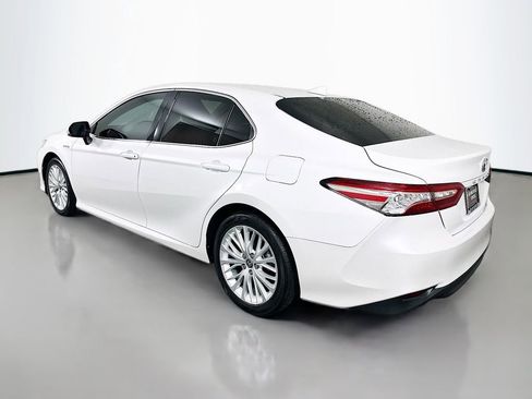 Used 2020 Toyota Camry XLE image 7