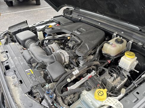 Used 2021 Jeep Gladiator Sport AWD/4WD image 12