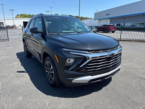 Used 2025 Chevrolet TrailBlazer LT image 4