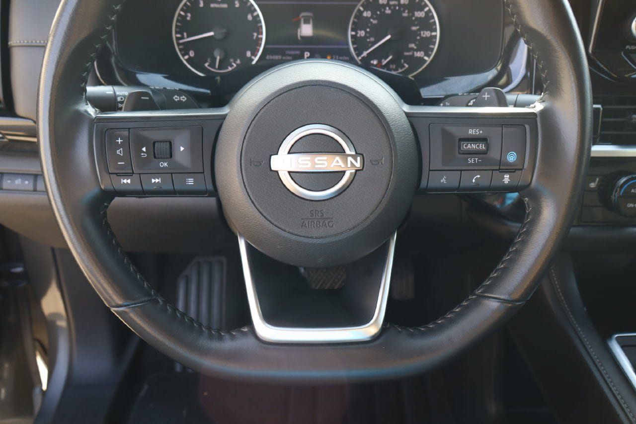 Used 2025 Nissan Pathfinder SV FWD image 12