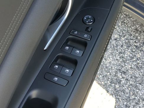 New 2026 Hyundai Elantra Limited FWD image 18