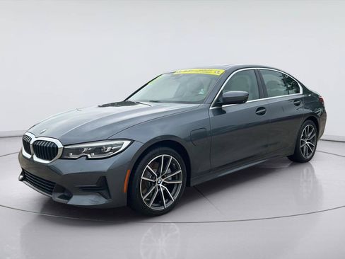 Used 2021 BMW 330e w/ Convenience Package RWD image 3
