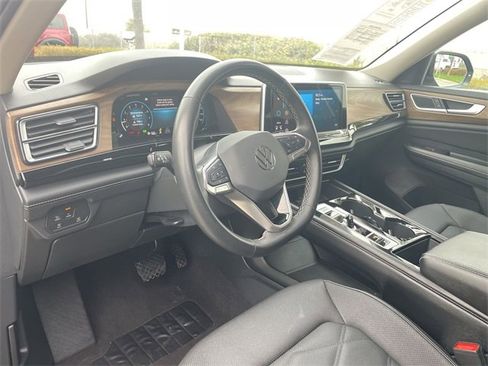 Used 2024 Volkswagen Atlas SE image 10