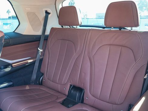 Used 2021 BMW X7 xDrive40i w/ Premium Package image 19