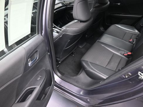 Used 2017 Honda Accord Sport image 17