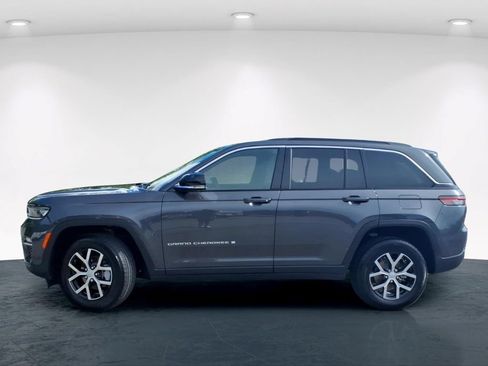 Used 2024 Jeep Grand Cherokee Limited AWD/4WD image 16