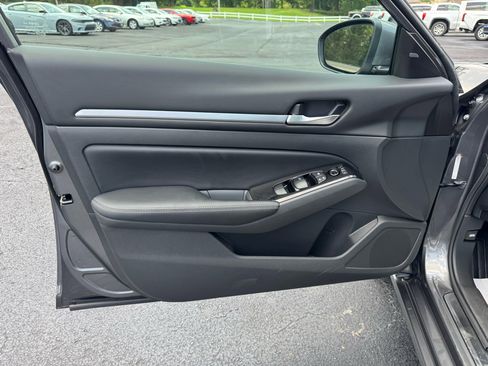 Used 2024 Nissan Altima 2.5 SL image 11