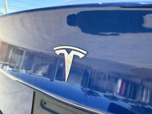 Used 2019 Tesla Model 3 image 9