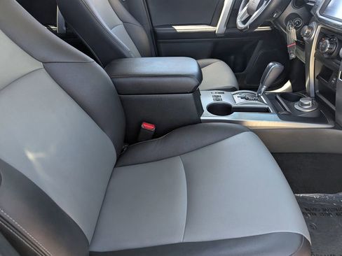 Used 2017 Toyota 4Runner SR5 Premium image 12