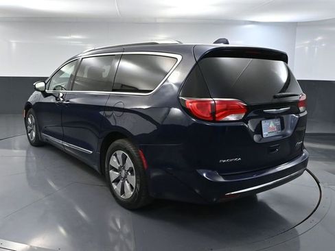 Used 2018 Chrysler Pacifica Limited w/ Advanced Safetytec Group FWD image 7