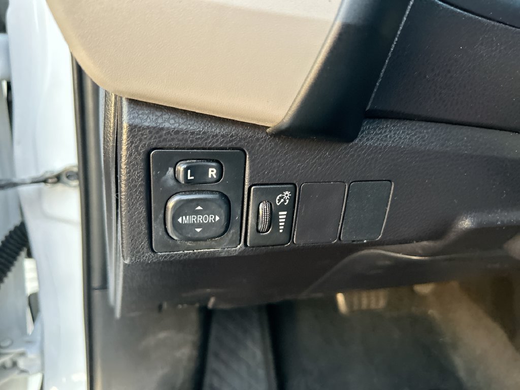 Used 2018 Toyota Corolla LE FWD image 13