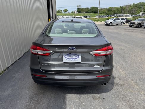 Used 2019 Ford Fusion SE FWD image 4