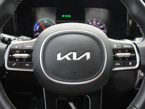 Used 2023 Kia Sorento EX image 16