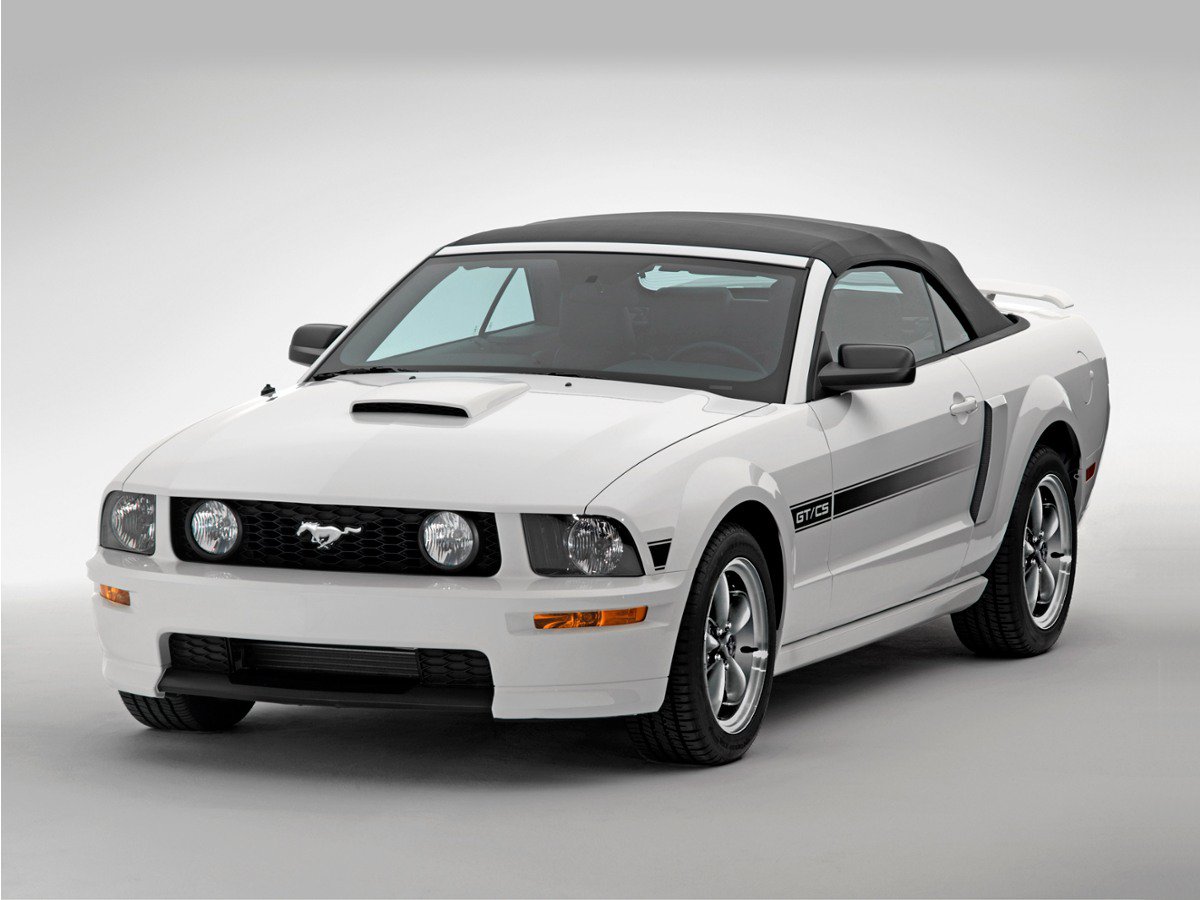 Used 2008 Ford Mustang Convertible RWD image 2