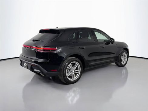 Certified 2025 Porsche Macan AWD/4WD image 7