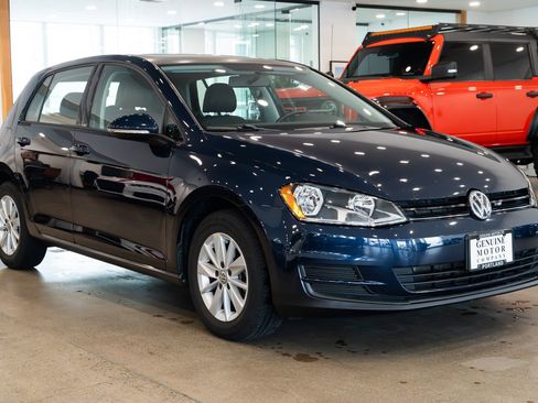 Used 2015 Volkswagen Golf S image 3