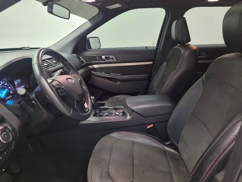 Used 2018 Ford Explorer XLT w/ Equipment Group 202A AWD/4WD image 17