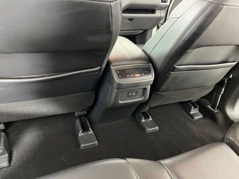 Used 2023 Nissan Pathfinder SL FWD image 40
