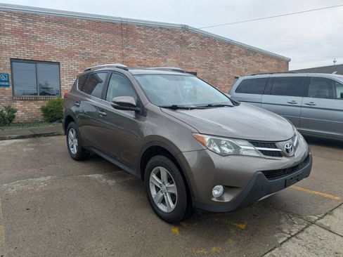 Used 2014 Toyota RAV4 XLE AWD/4WD image 3