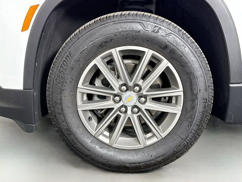 Used 2024 Chevrolet Traverse LT image 30